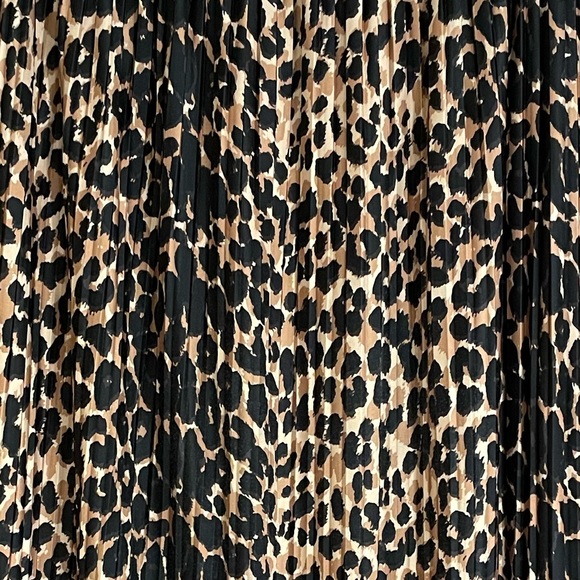 Zara Skirt Leopard/Cheeta Print size Small - Picture 2 of 3